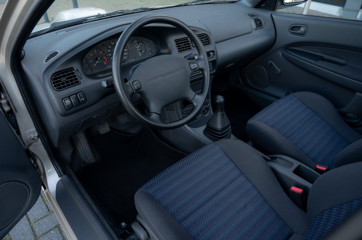 Mazda 323 (1995) — Foto 34
