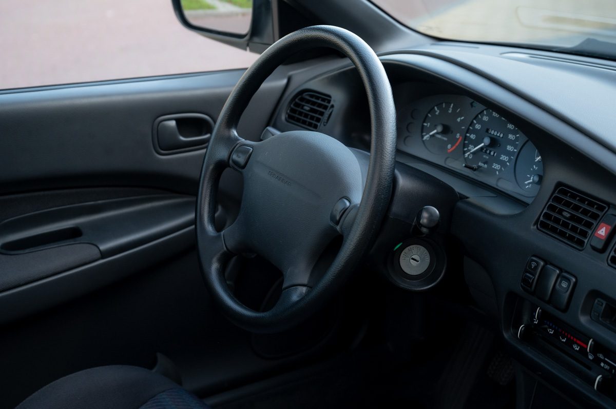 Mazda 323 (1995) — Foto 49