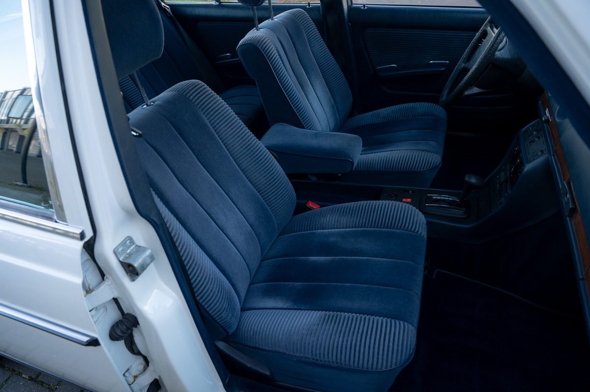 Mercedes-Benz 200-Serie (1983) — foto 39