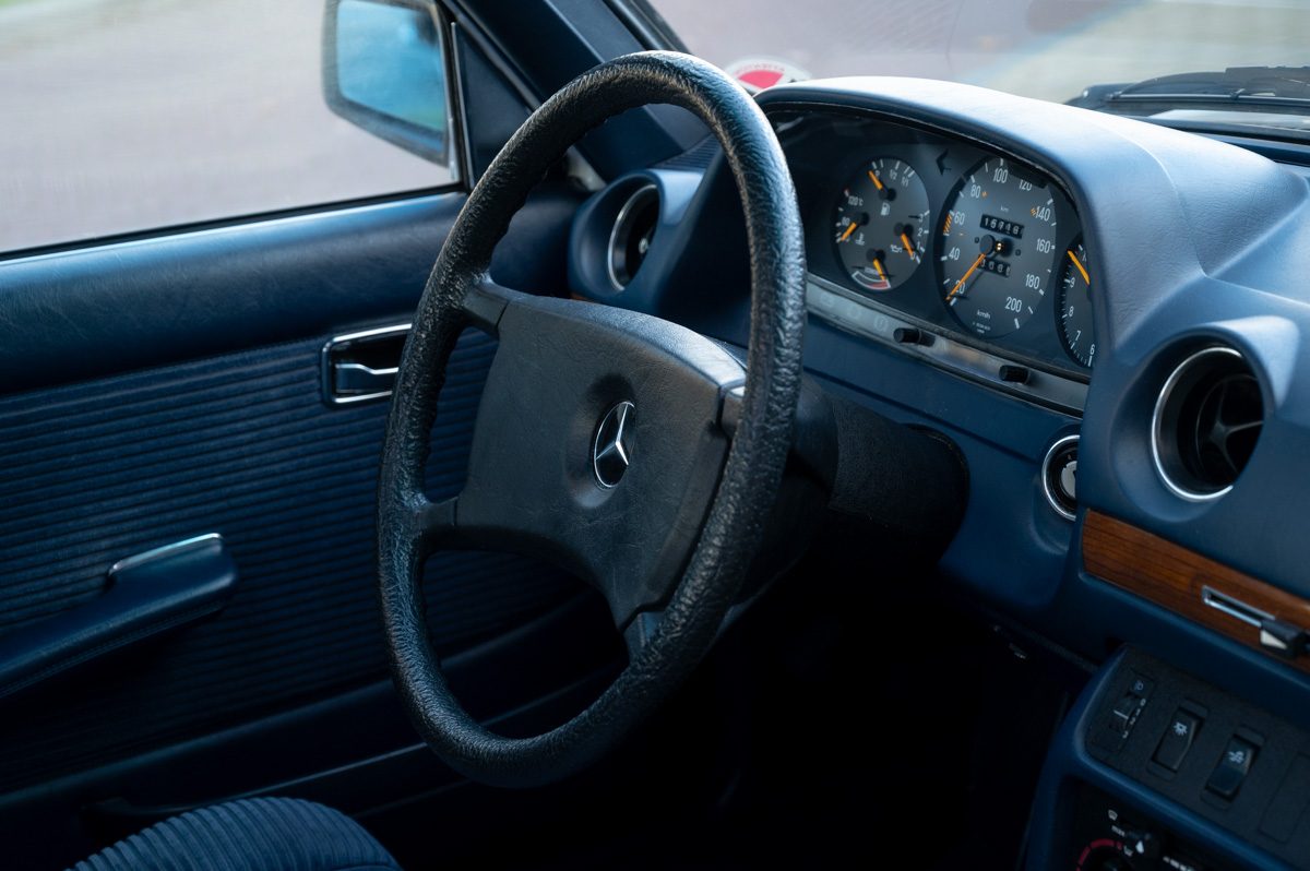 Mercedes-Benz 200-Serie (1983) — foto 44
