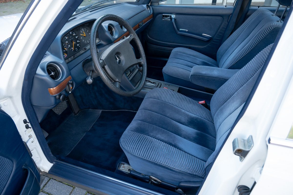 Mercedes-Benz 200-Serie (1983) — foto 40