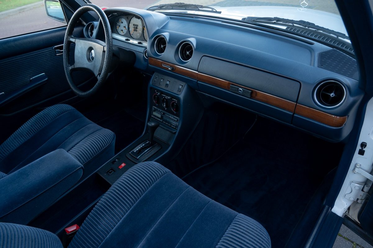Mercedes-Benz 200-Serie (1983) — foto 35
