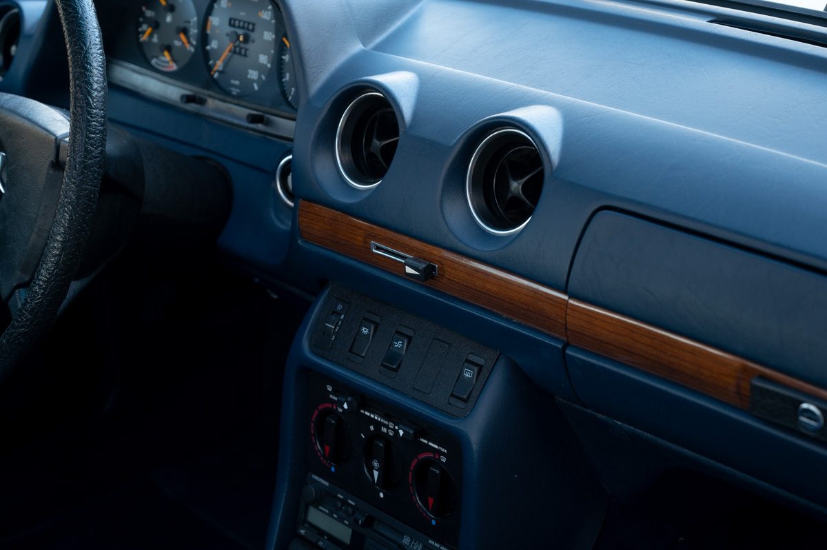 Mercedes-Benz 200-Serie (1983) — foto 36