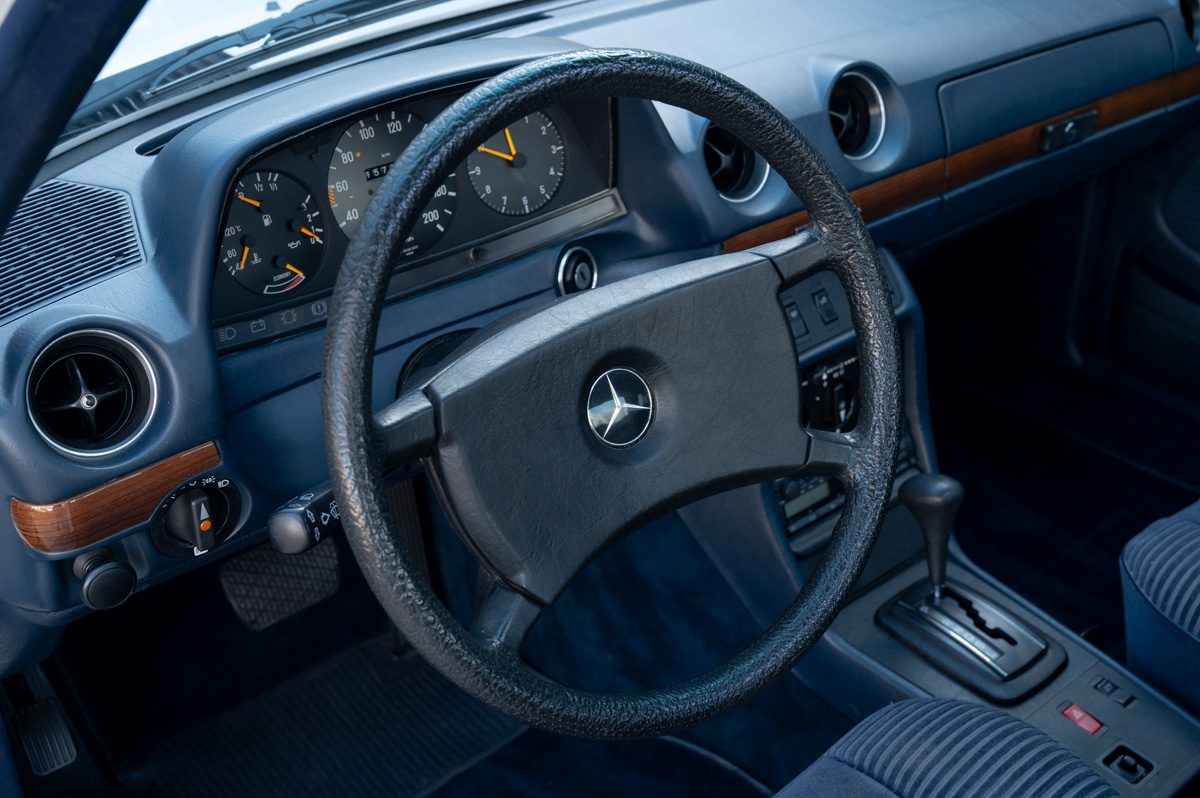 Mercedes-Benz 200-Serie (1983) — foto 45