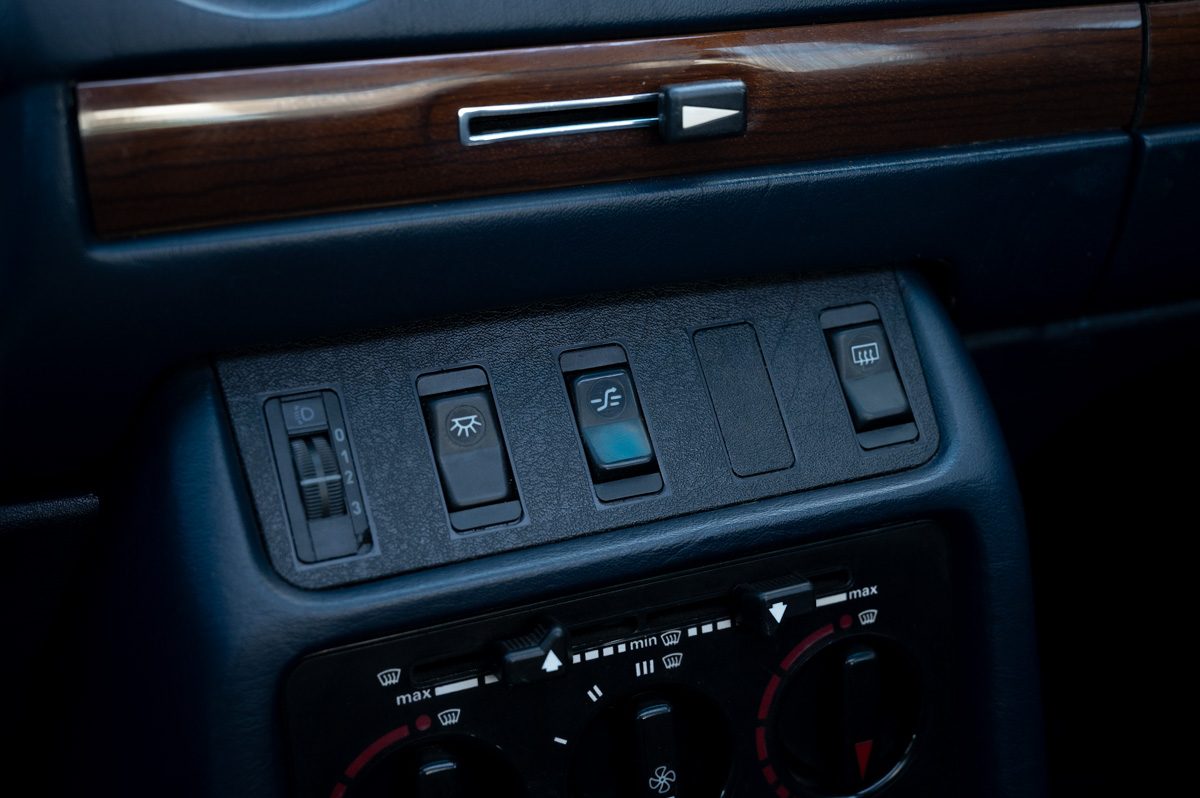 Mercedes-Benz 200-Serie (1983) — foto 54