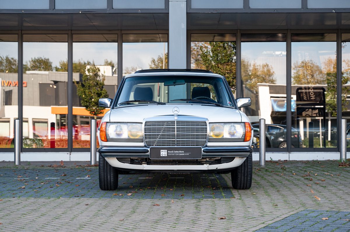 Mercedes-Benz 200-Serie (1983) — foto 8
