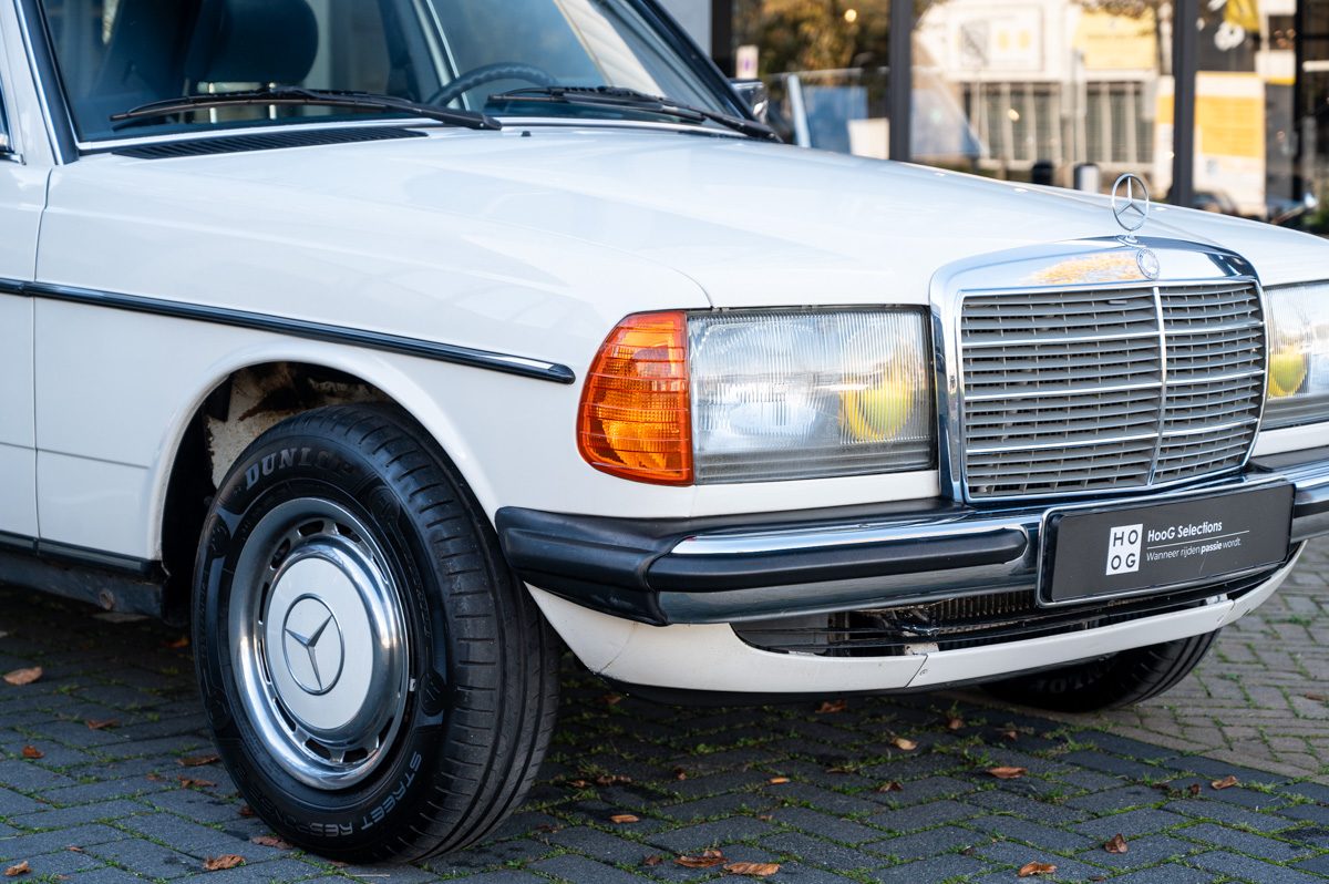 Mercedes-Benz 200-Serie (1983) — foto 7