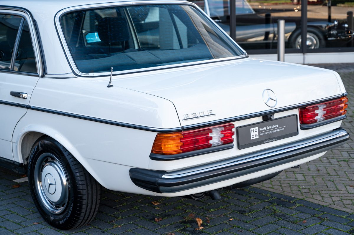 Mercedes-Benz 200-Serie (1983) — foto 12