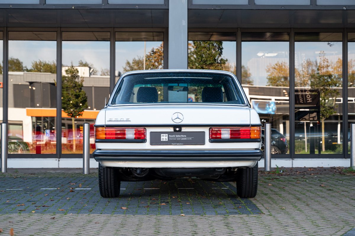 Mercedes-Benz 200-Serie (1983) — foto 15