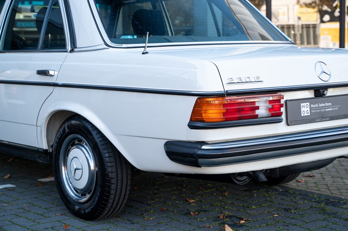 Mercedes-Benz 200-Serie (1983) — foto 13