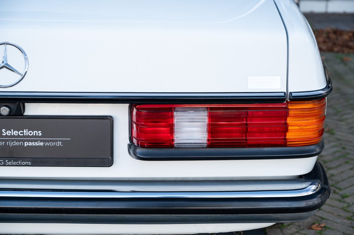 Mercedes-Benz 200-Serie (1983) — foto 24