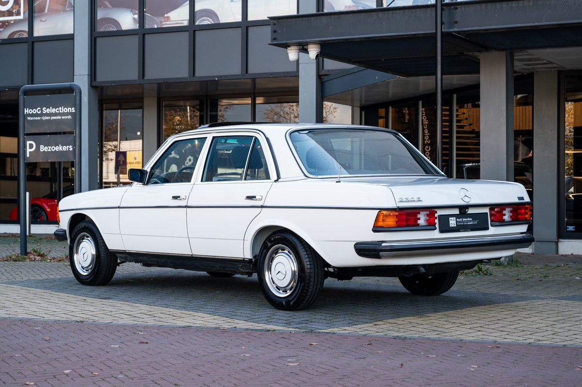 Mercedes-Benz 200-Serie (1983) — foto 14