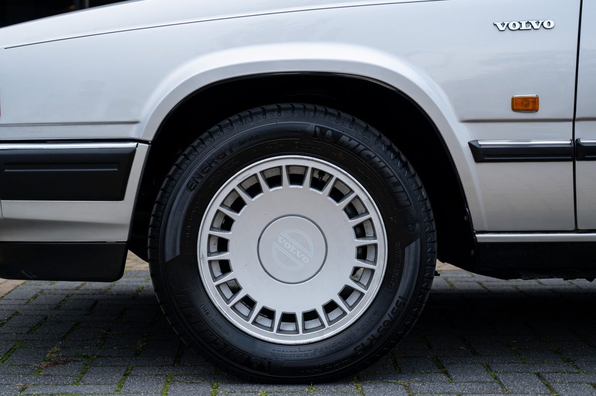 Volvo 760 (1988) — photo 16