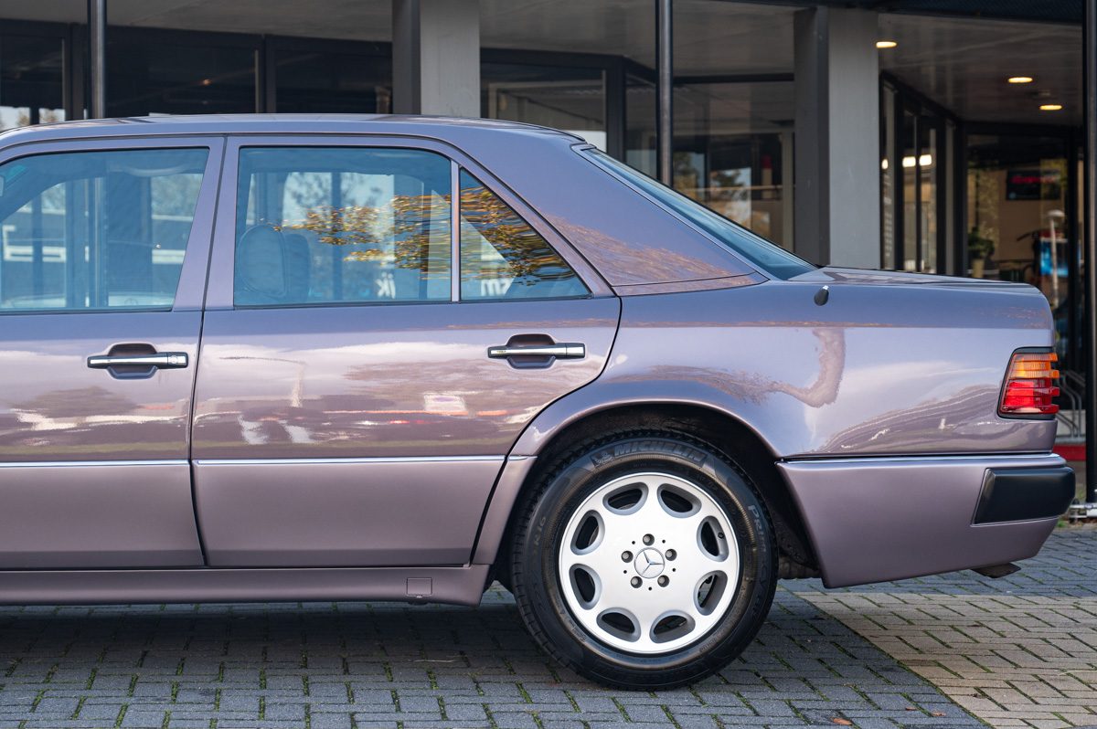 Mercedes-Benz E-Klasse (1991) — photo 27