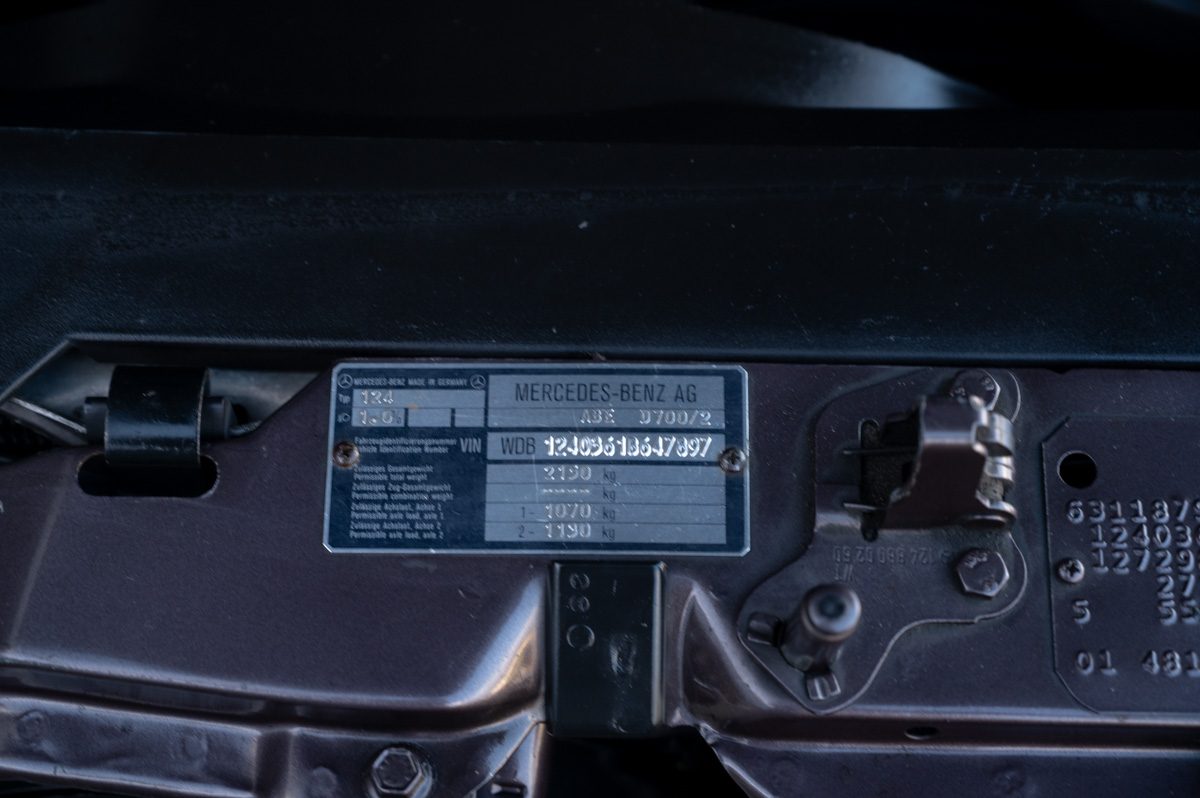 Mercedes-Benz E-Klasse (1991) — photo 33