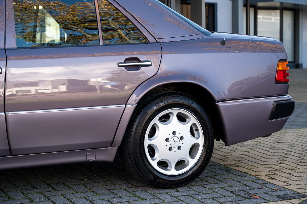 Mercedes-Benz E-Klasse (1991) — photo 29