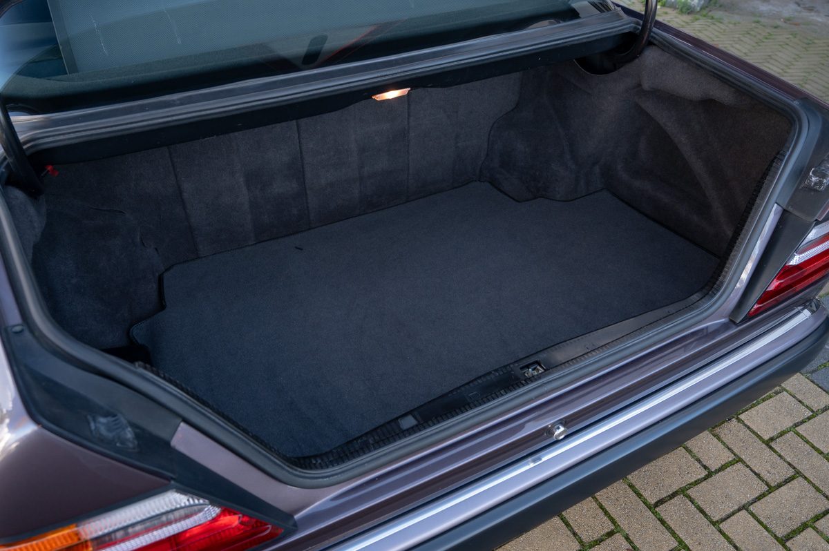 Mercedes-Benz E-Klasse (1991) — photo 45