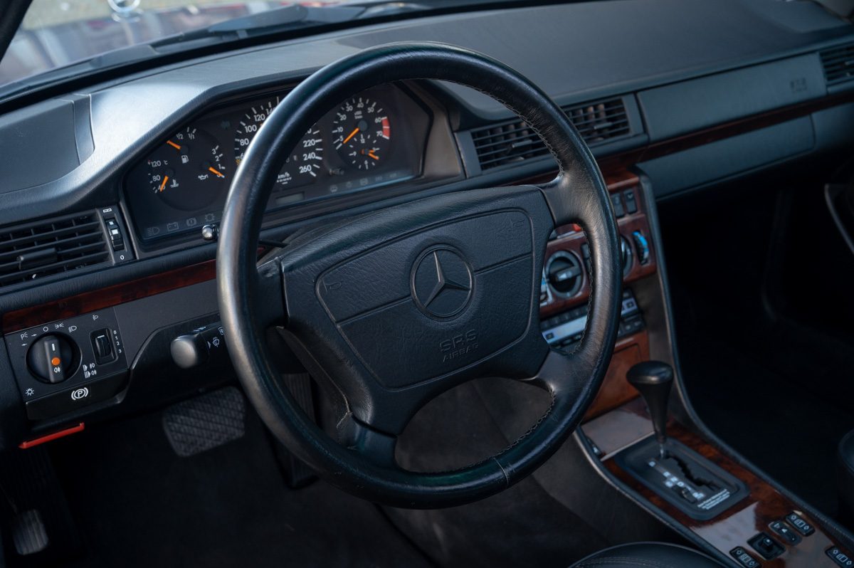 Mercedes-Benz E-Klasse (1991) — photo 47