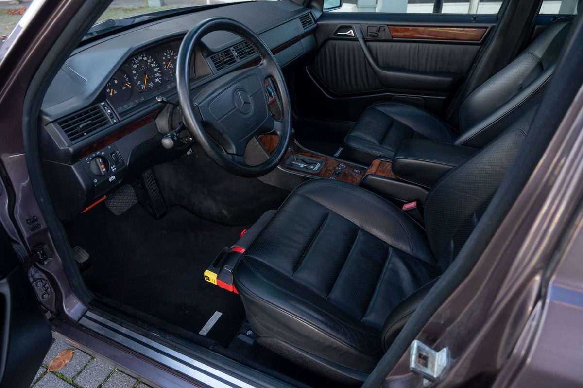 Mercedes-Benz E-Klasse (1991) — photo 35