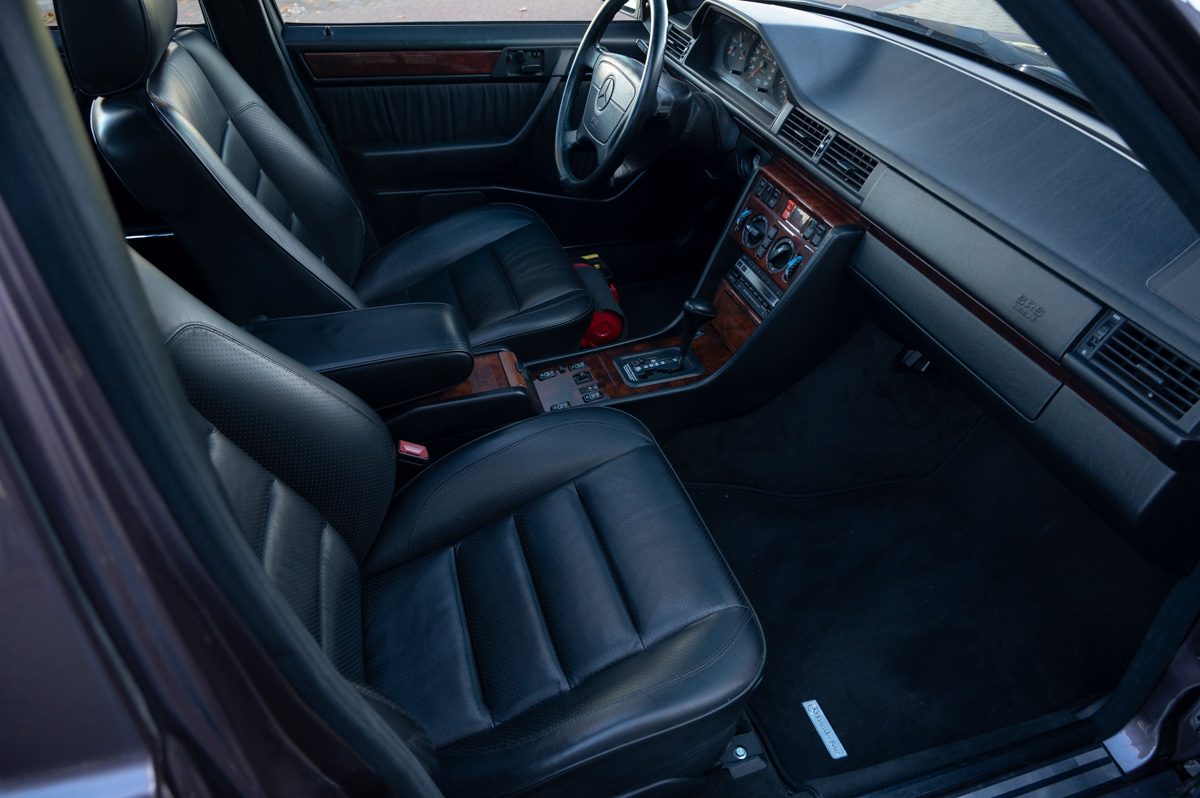 Mercedes-Benz E-Klasse (1991) — photo 37