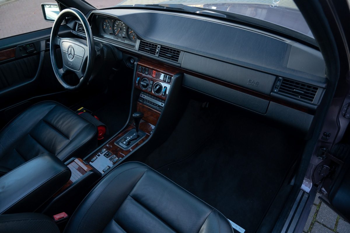 Mercedes-Benz E-Klasse (1991) — photo 38