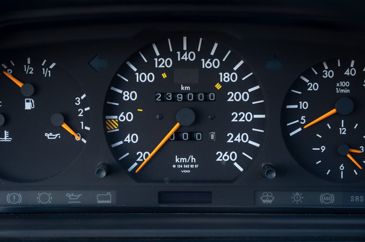 Mercedes-Benz E-Klasse (1991) — photo 46