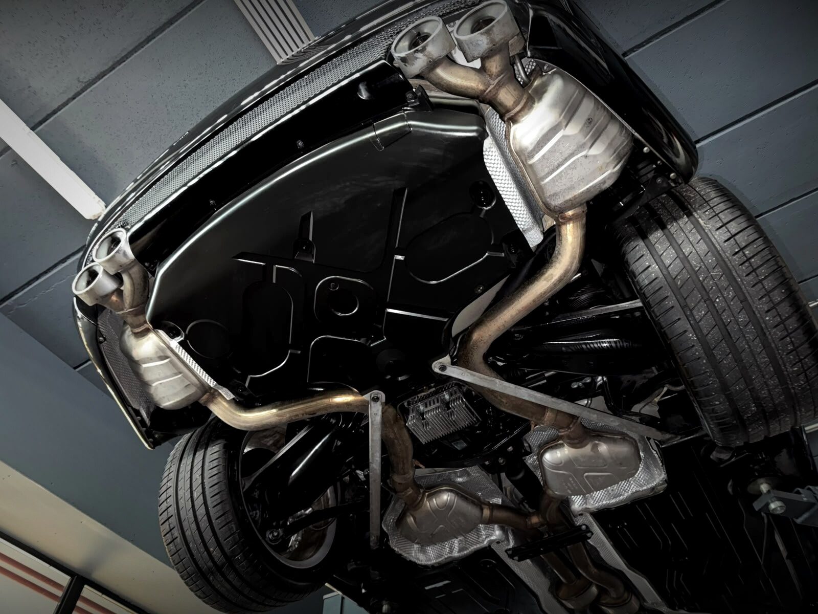 Mercedes-Benz SL-Class (2005) — foto 91