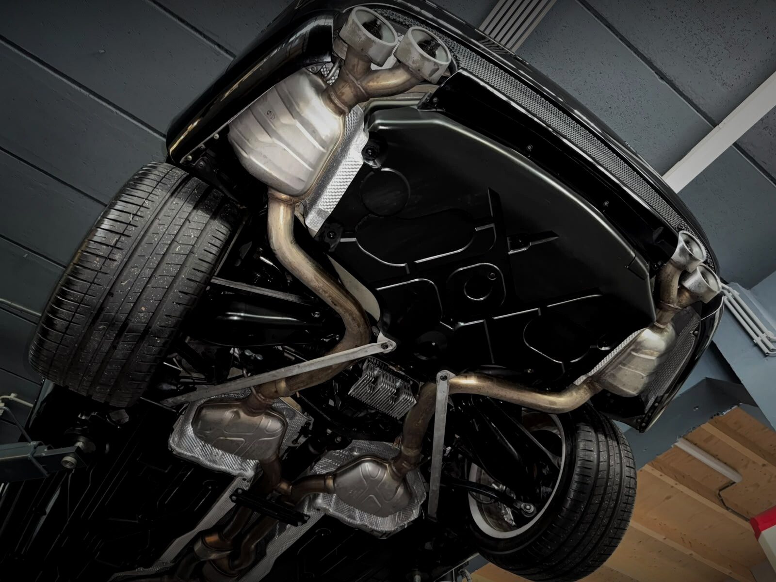 Mercedes-Benz SL-Class (2005) — foto 92