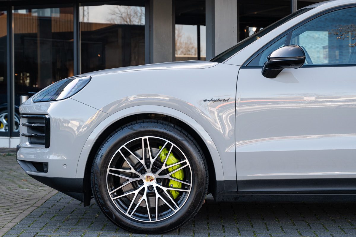 Porsche Cayenne (2024) — foto 17