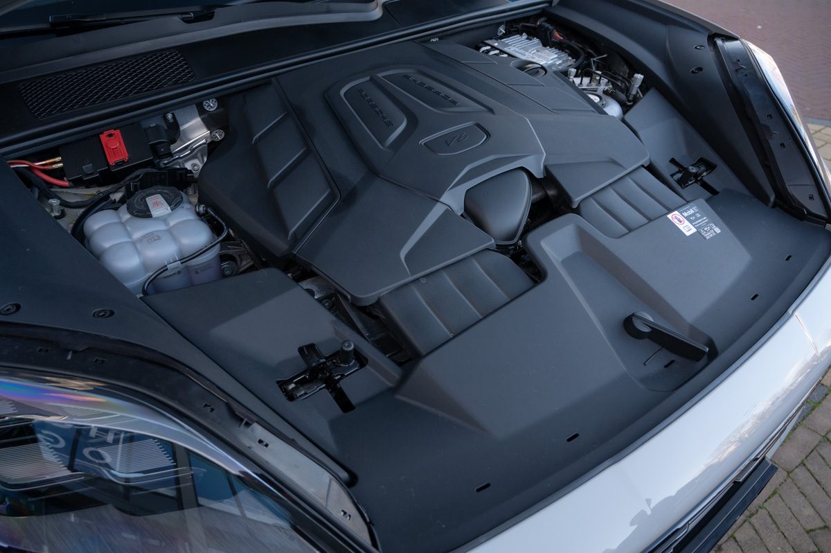 Porsche Cayenne (2024) — foto 81