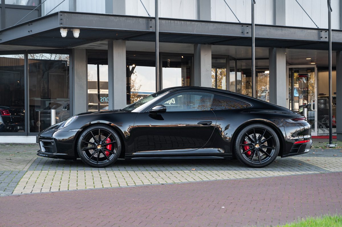 Porsche 911 (2020) — foto 8
