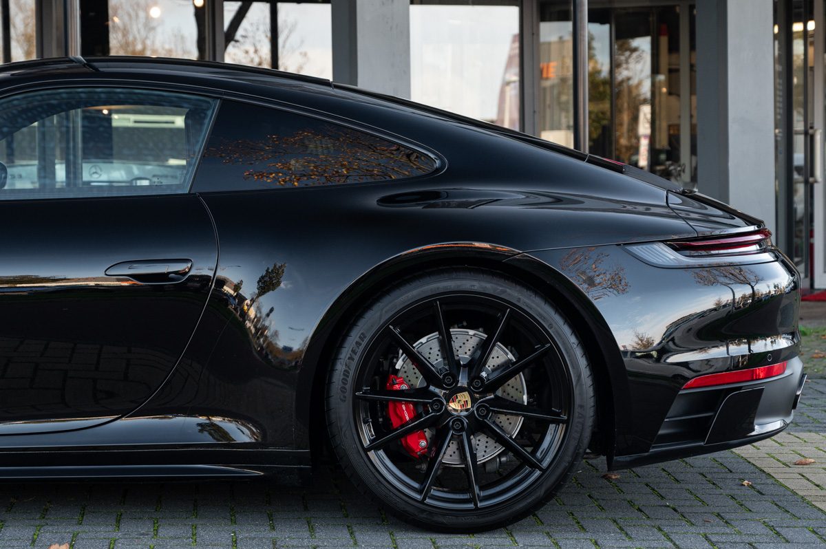 Porsche 911 (2020) — foto 15