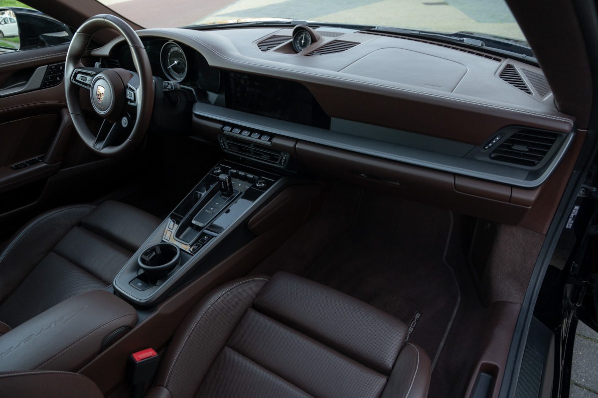 Porsche 911 (2020) — foto 43