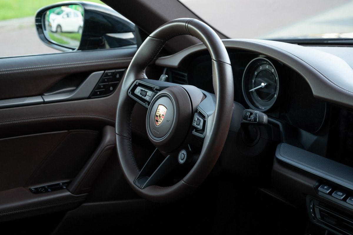 Porsche 911 (2020) — foto 55