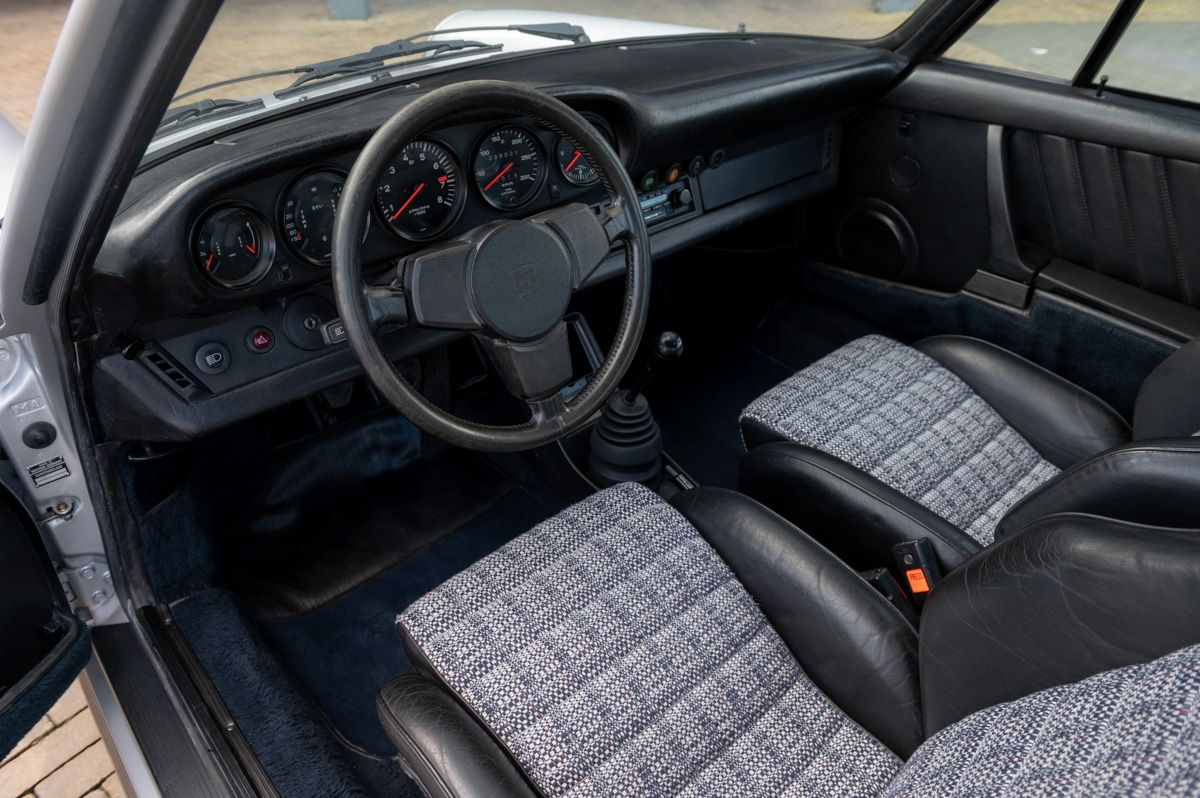 Porsche 911 (1976) — foto 39
