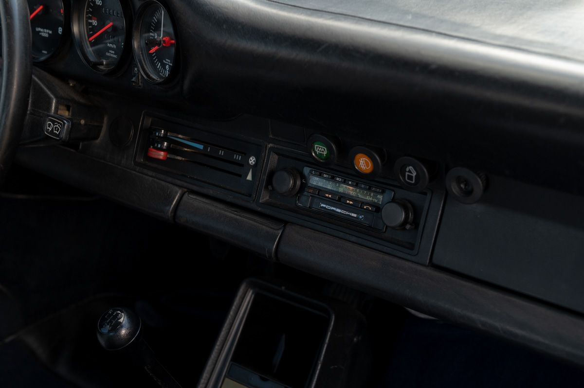 Porsche 911 (1976) — foto 43