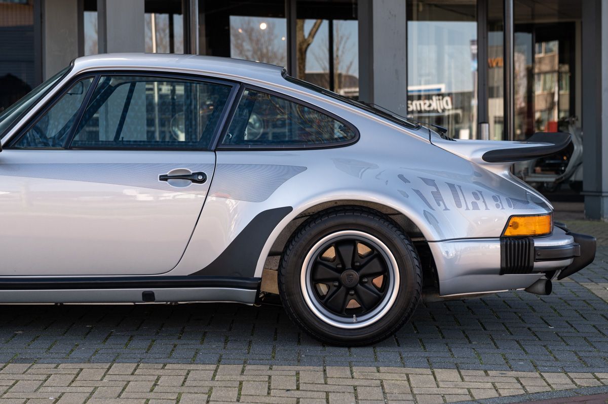Porsche 911 (1976) — foto 27