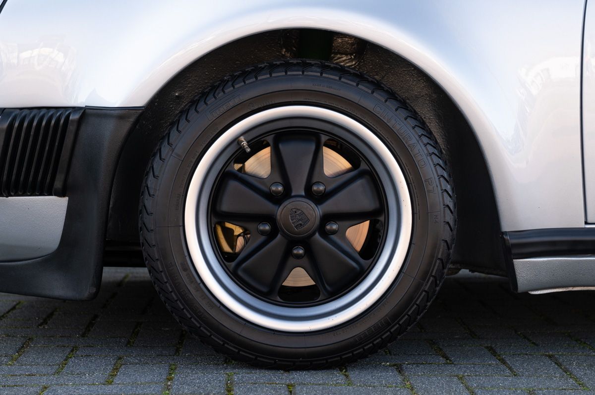 Porsche 911 (1976) — foto 16