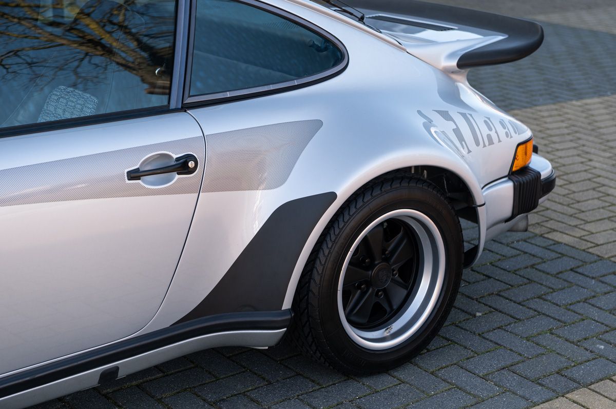 Porsche 911 (1976) — foto 29