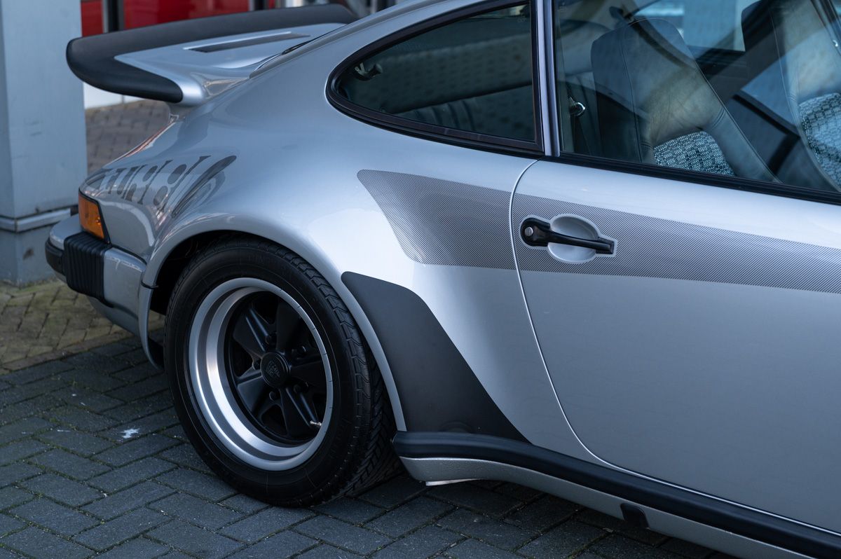 Porsche 911 (1976) — foto 35