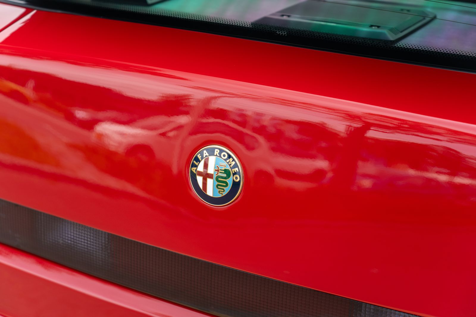 Alfa Romeo SZ (1990) — photo 21
