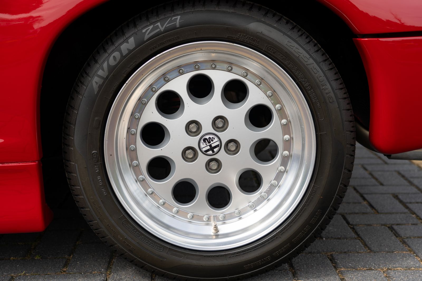 Alfa Romeo SZ (1990) — photo 8
