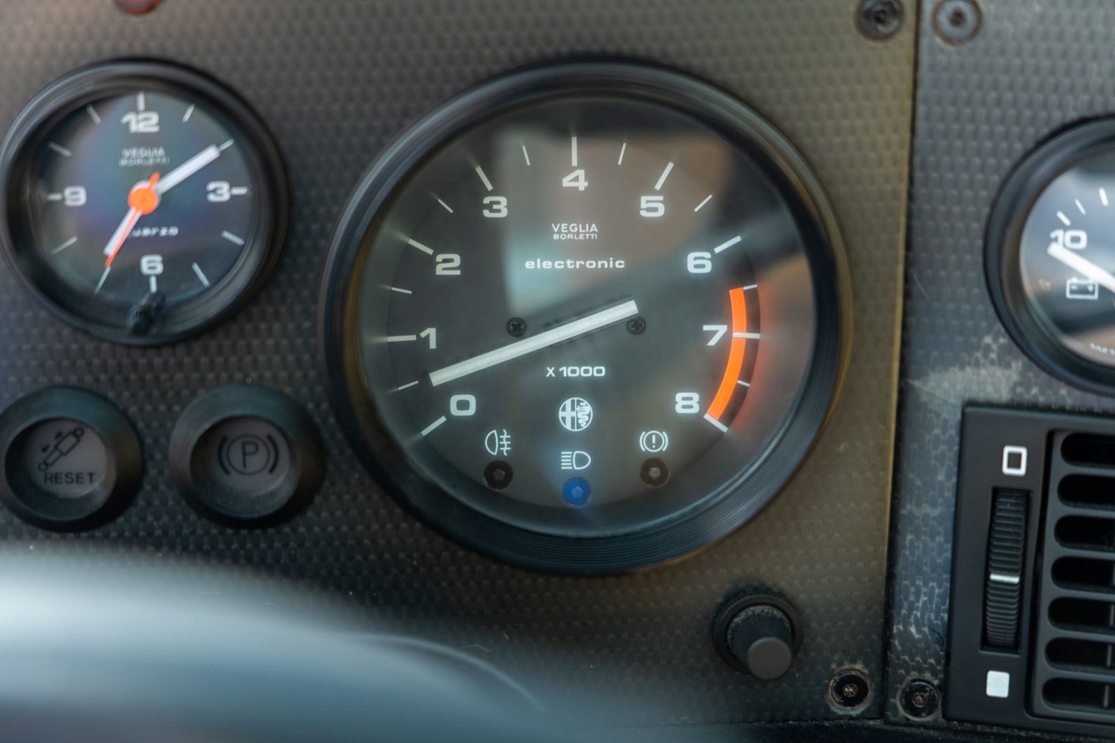 Alfa Romeo SZ (1990) — photo 69