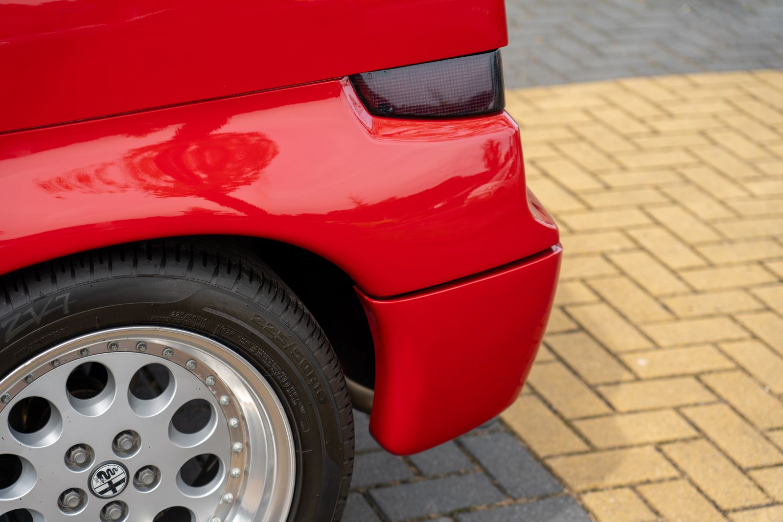 Alfa Romeo SZ (1990) — photo 17