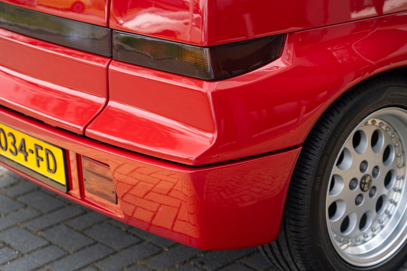 Alfa Romeo SZ (1990) — photo 18