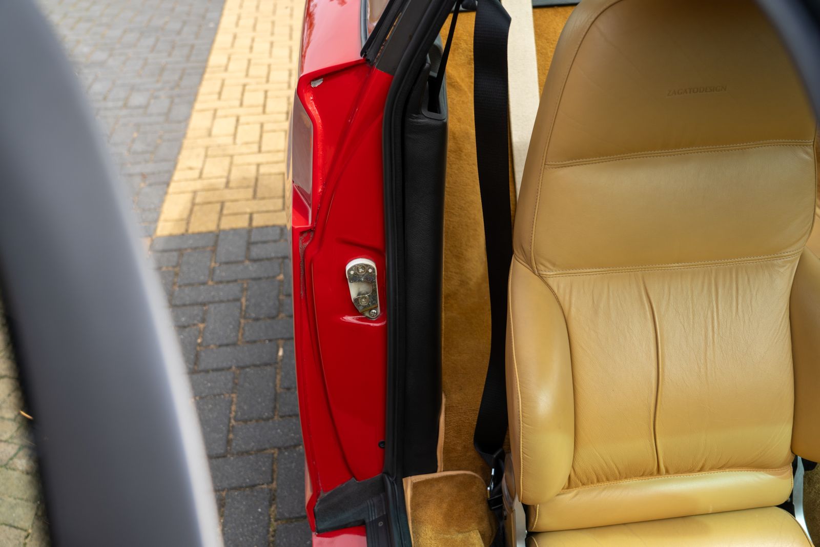 Alfa Romeo SZ (1990) — photo 81