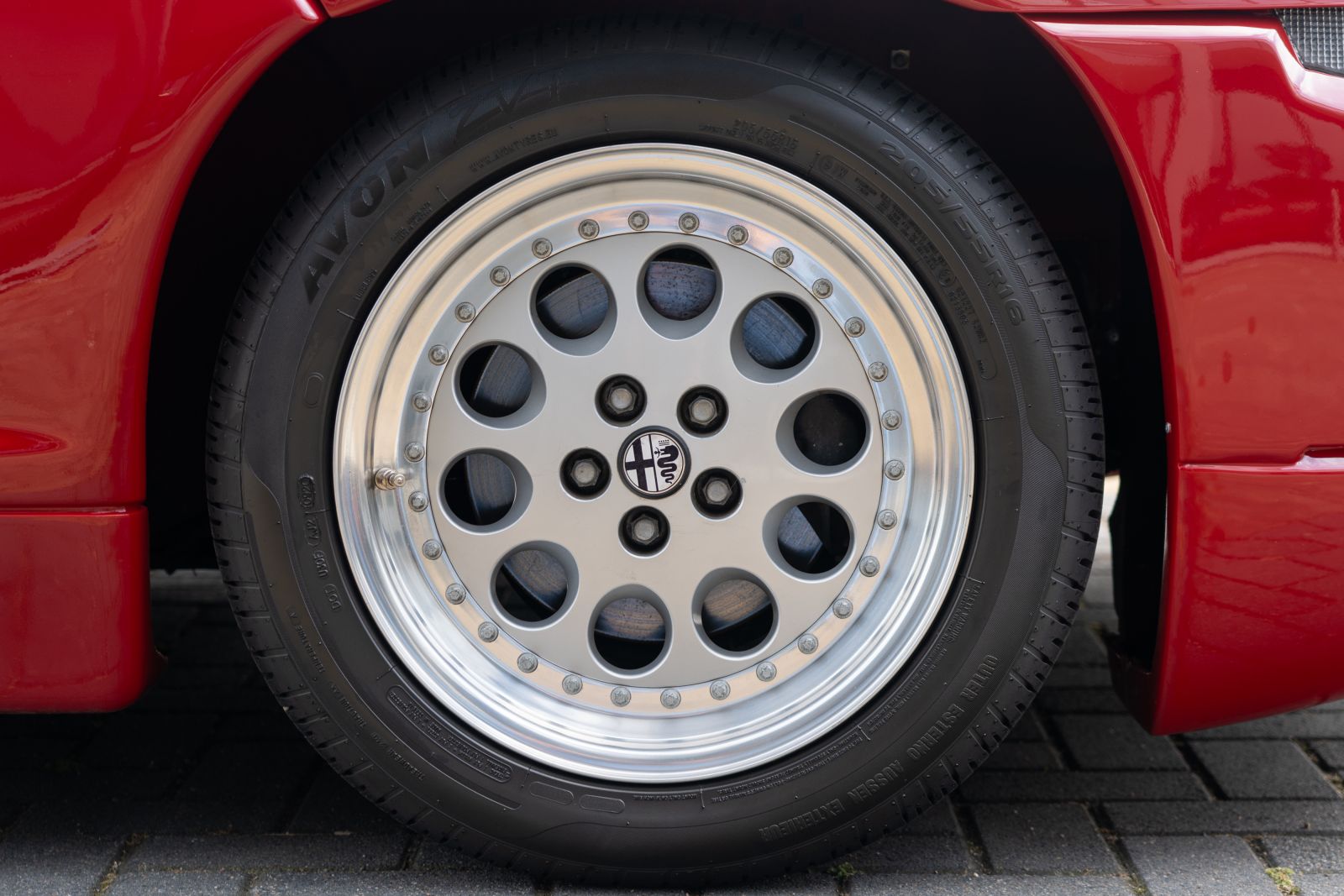 Alfa Romeo SZ (1990) — photo 10