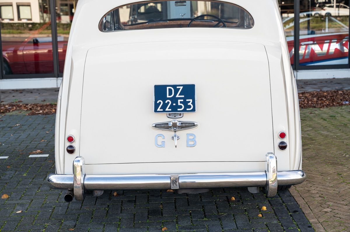 Rolls-Royce Silver Wraith (1954) — photo 16