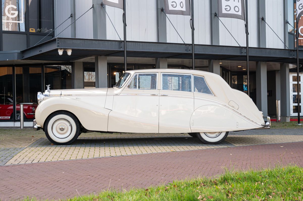 Rolls-Royce Silver Wraith (1954) — photo 2