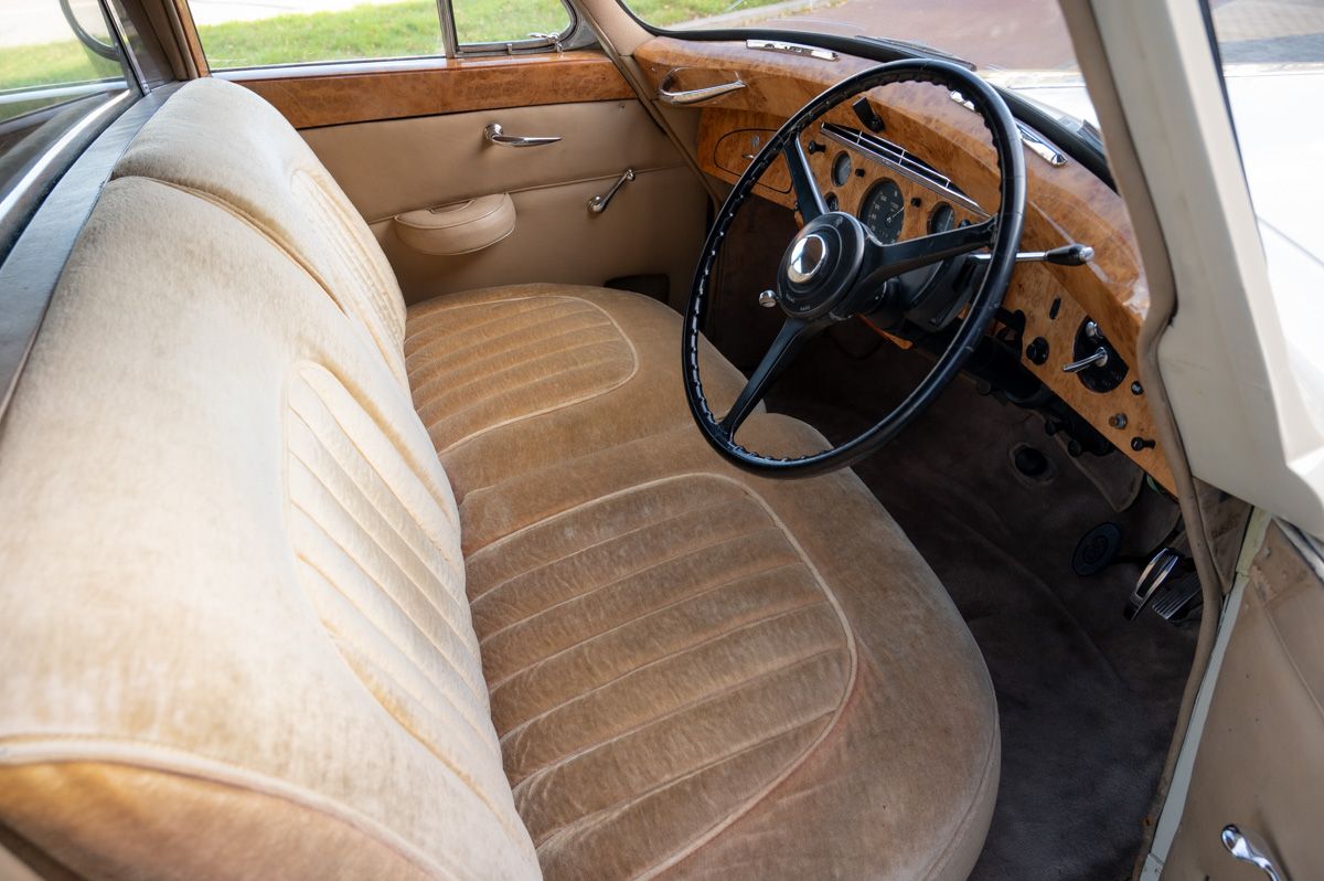Rolls-Royce Silver Wraith (1954) — photo 39